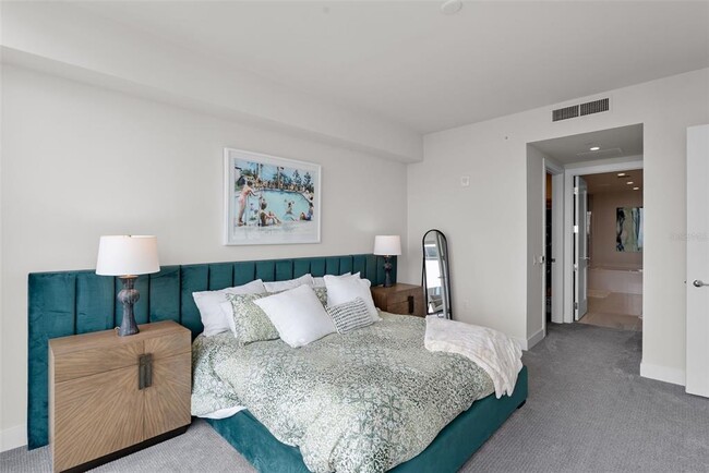 Building Photo - 301 1st St S