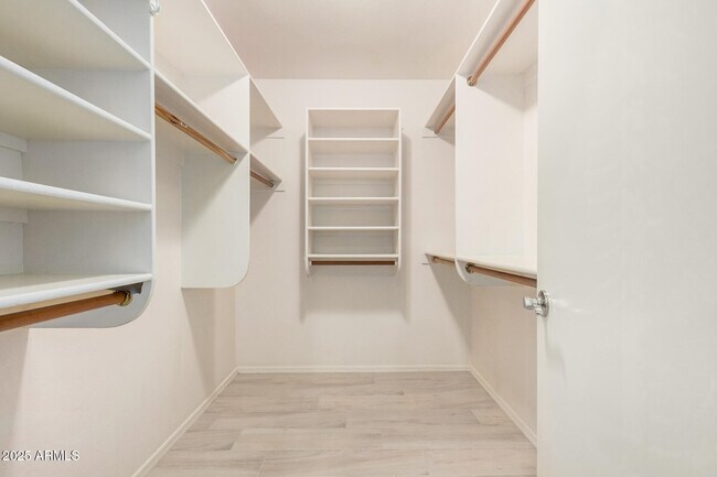 Building Photo - 4632 E Mossman Rd