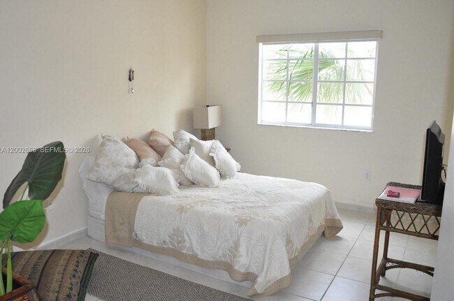 Building Photo - 7330 NW 114th Ave