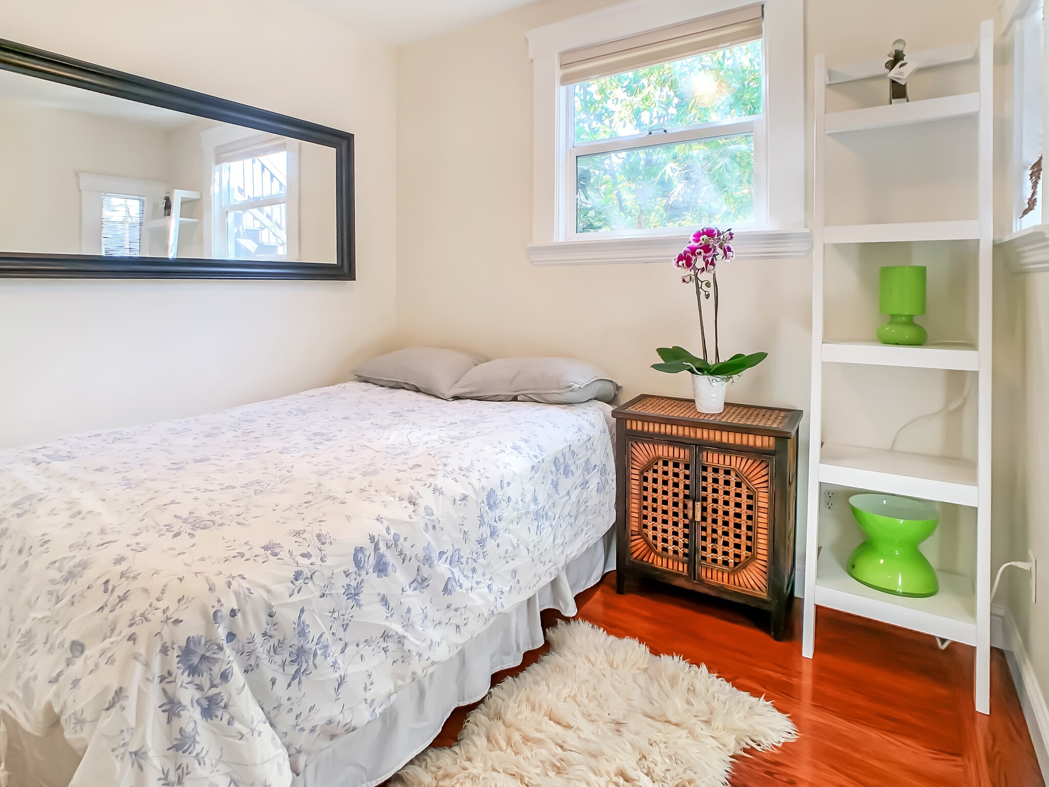 Queen Bed - 2410 Russell St