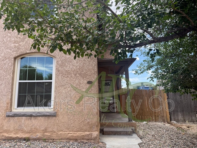 Building Photo - 518 W 9th St
