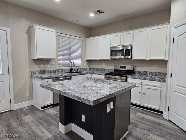 Building Photo - 616 W Blackbird Knoll Ct