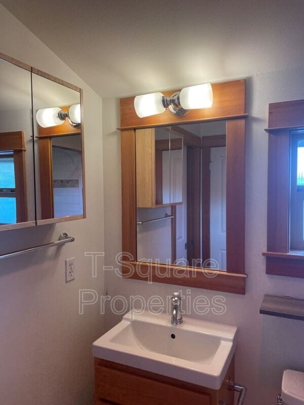 Building Photo - 3629 36th Ave S