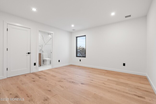 Building Photo - 459 Harnell Ave