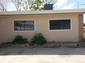 Building Photo - Single story Home