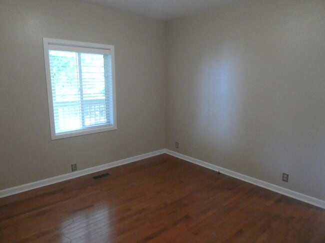 Building Photo - 1420 Dollar St