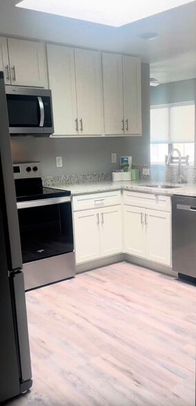 Building Photo - 52 East Park Place