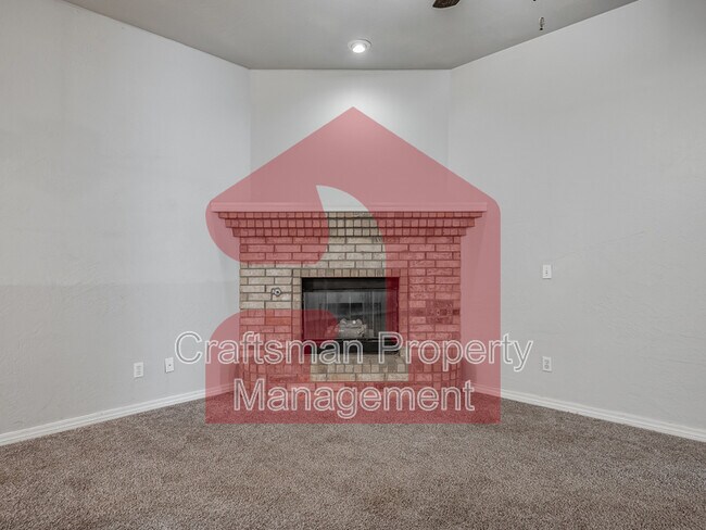 Building Photo - 2707 Silvertree Dr