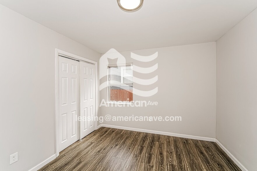 Building Photo - 610 16th Pl SW