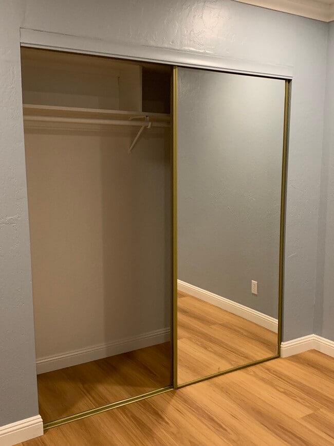 Building Photo - 120 Burrows St