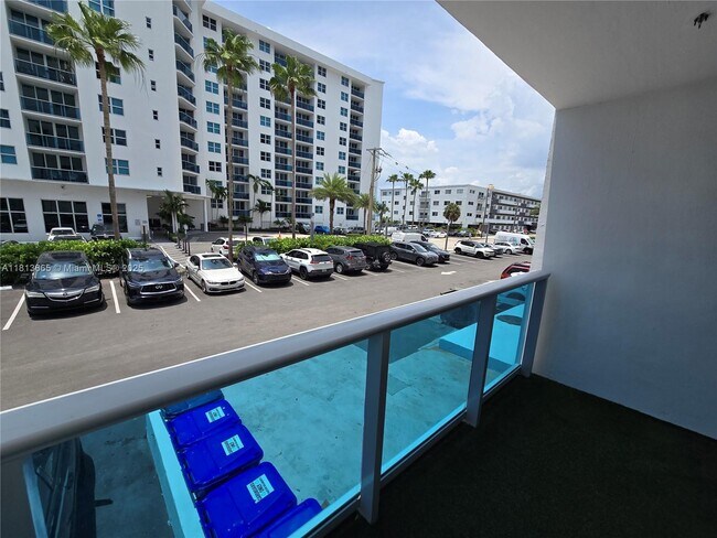 Building Photo - 7501 E Treasure Dr
