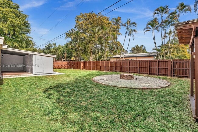 Building Photo - 1600 SW 9th St