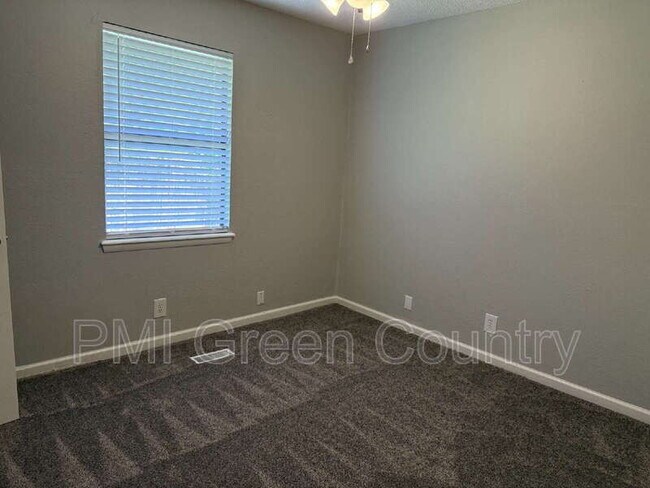 Building Photo - 12429 E 11th Ct