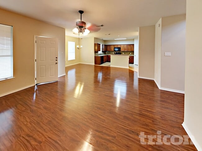 Building Photo - 410 Crosby Village Dr