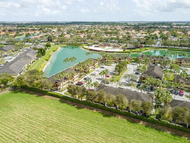 Building Photo - 935 NE 33rd Terrace