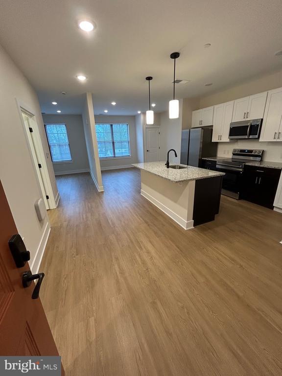 Building Photo - 624 Main St