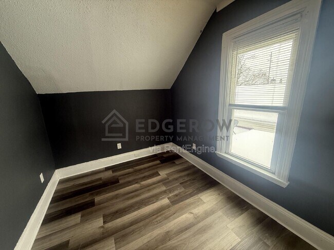 Building Photo - 404 6th St NW