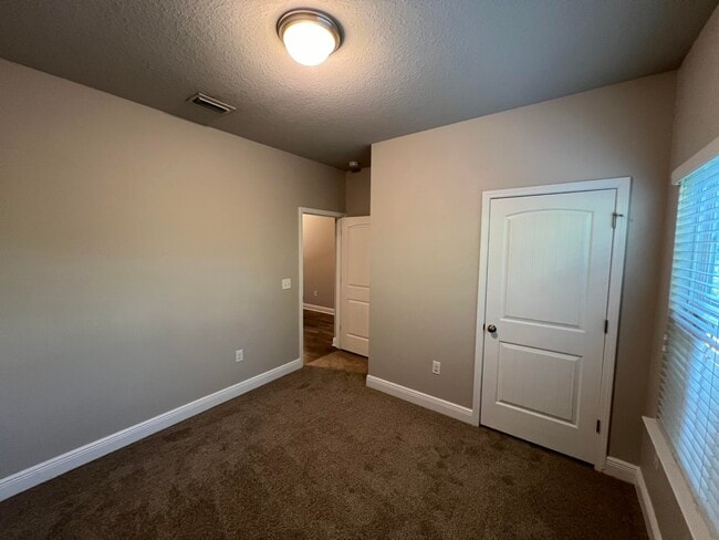 Building Photo - 95 Mary Ellen Way