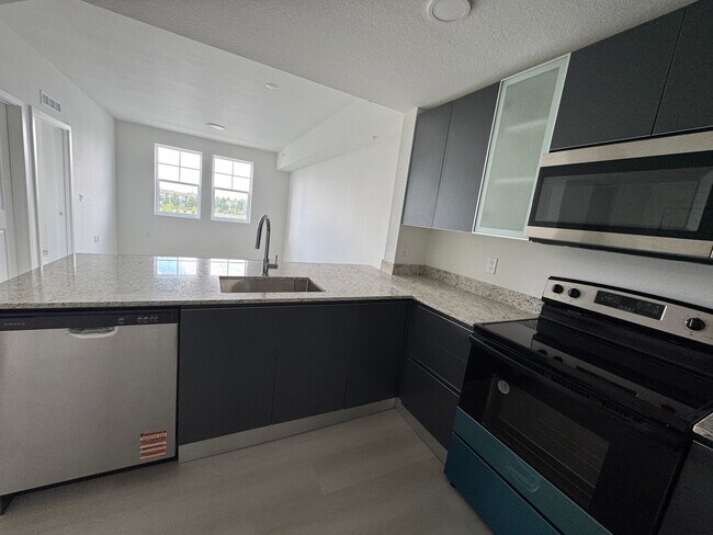 Building Photo - Cozy condo for Lease