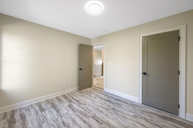 Building Photo - 54 Battlebluff Dr