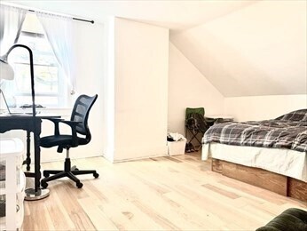 Building Photo - 23 Monmouth St
