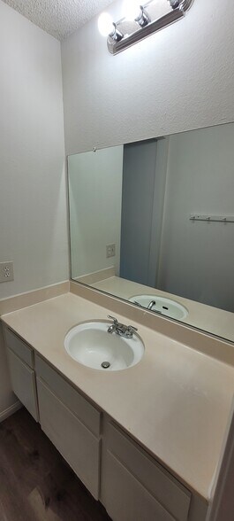 Building Photo - 27925 Tyler Ln