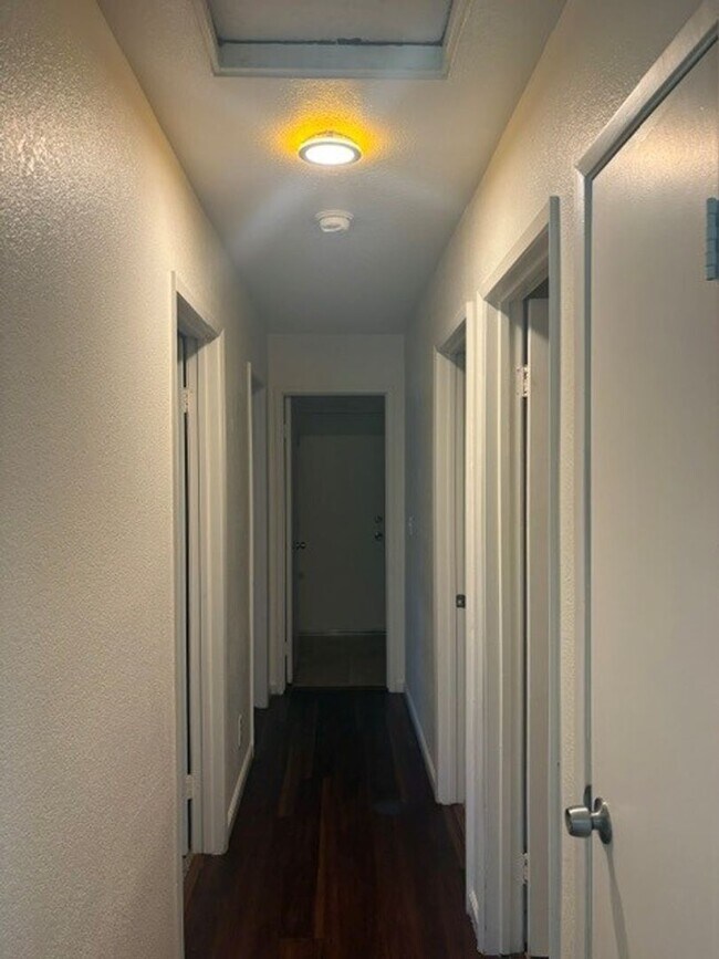 Building Photo - 4 Bedroom/2 Bath Home in the Northwest - $2395 Per Month!