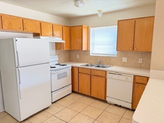 Building Photo - 3803 Woodrow Dr