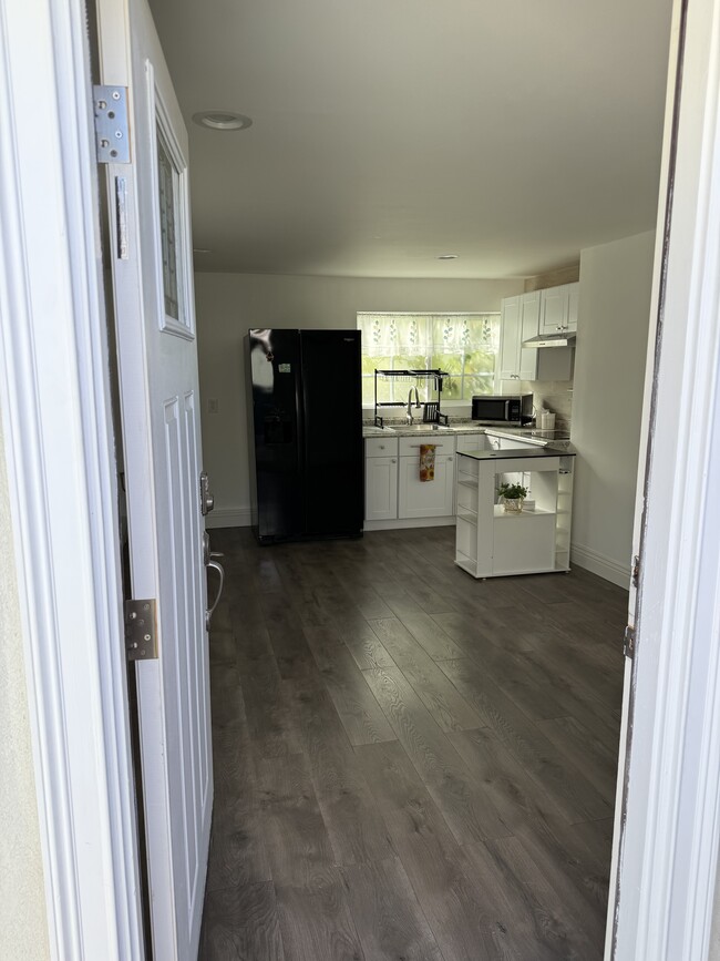 Building Photo - 6517 Gazette Ave