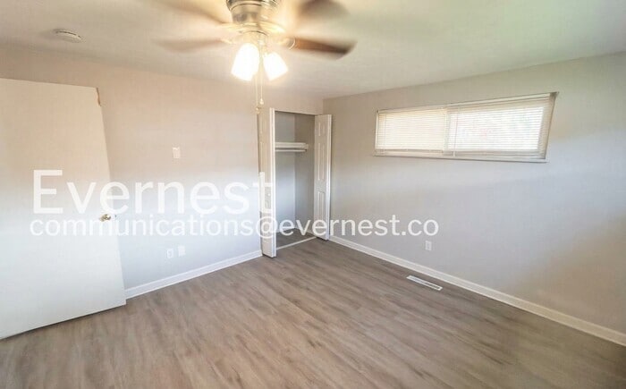 Building Photo - 1423 Marty Dr