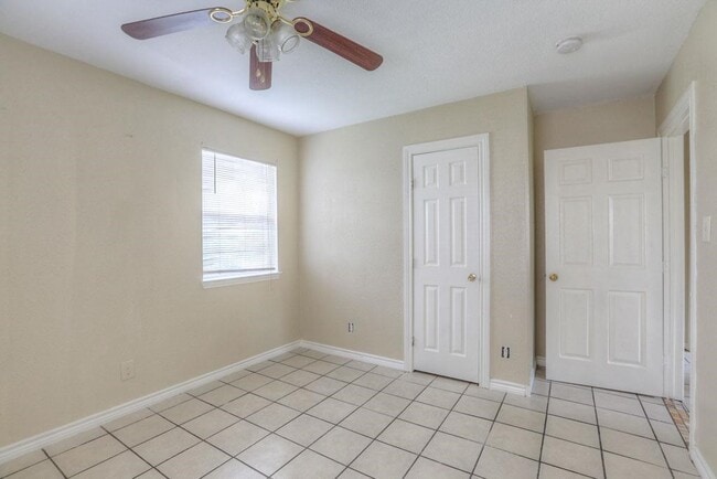 Building Photo - 9421 Sierra Dr