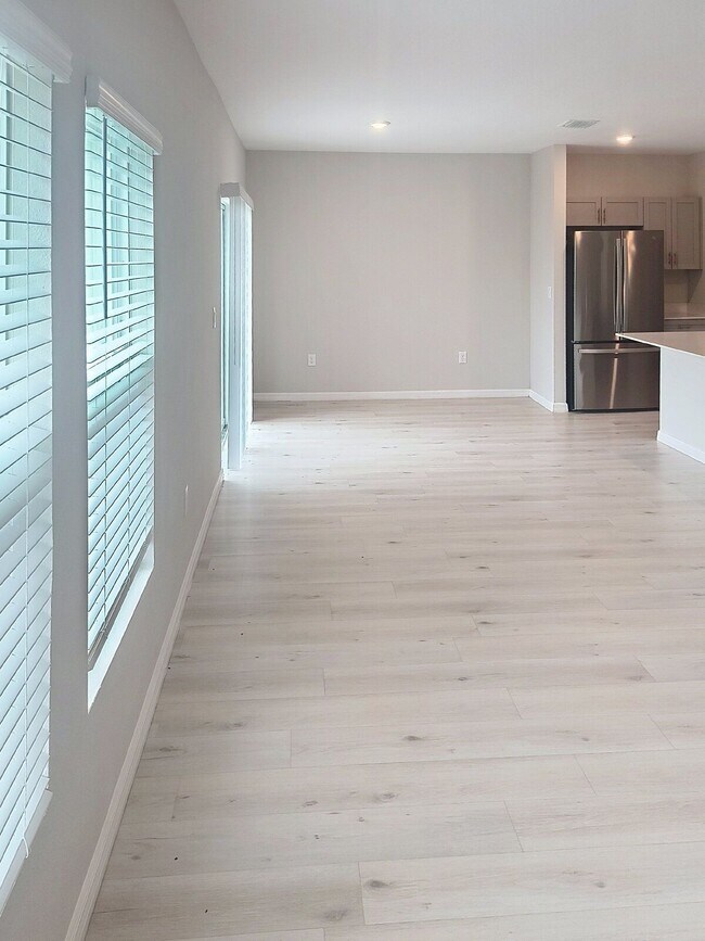 Building Photo - 12937 Camarillo Pl