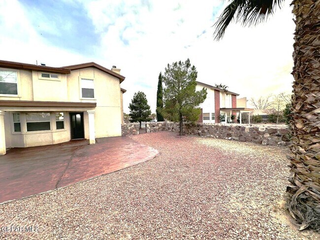 Building Photo - 7489 Plaza Redonda Dr