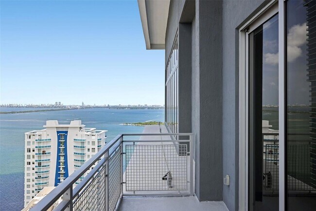 Building Photo - 2150 N Bayshore Dr