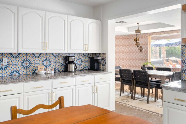 Building Photo - 6235 E Thunderbird Rd