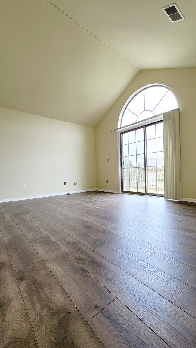 Building Photo - 245 Brookwood Dr