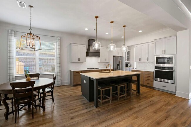 Building Photo - 1691 Pebble Creek Dr