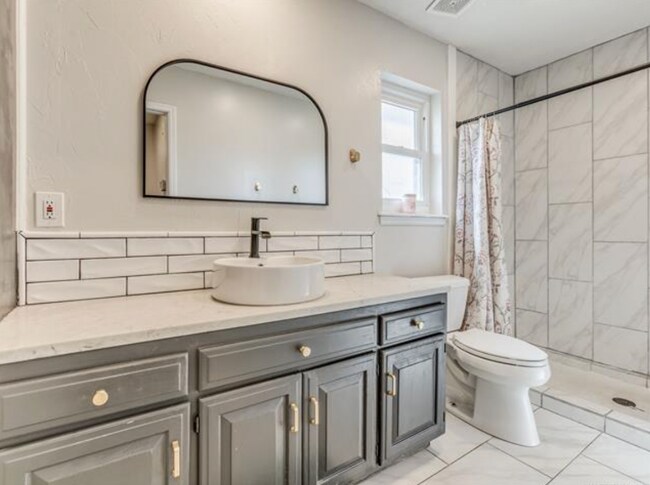 Building Photo - Beautiful 4 bedroom home. Country space, modern updates.