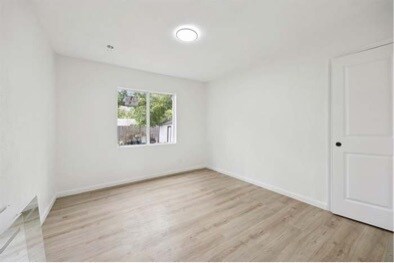 Building Photo - 11446 Lippitt Ave