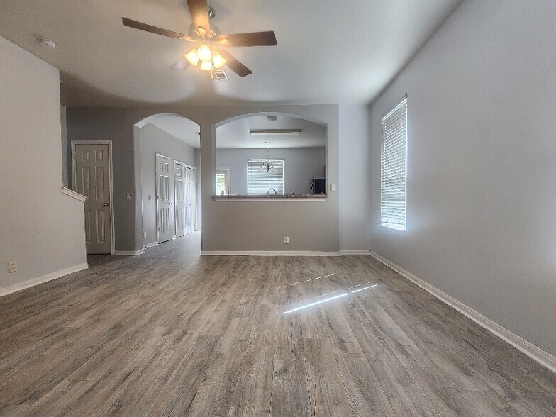 Building Photo - 2416 Allred Dr