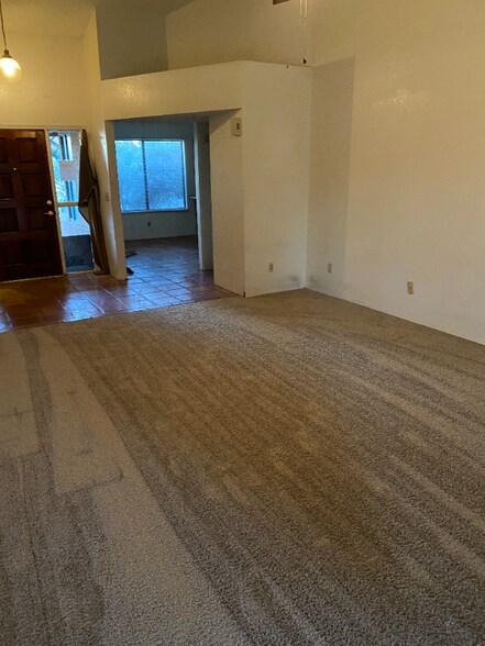 Building Photo - 7840 N Viewpointe Cir