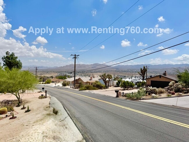 Building Photo - Incredible City Views In Western Hills Est...