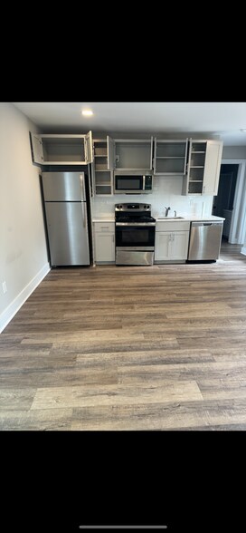 Primary Photo - 28 E Water St