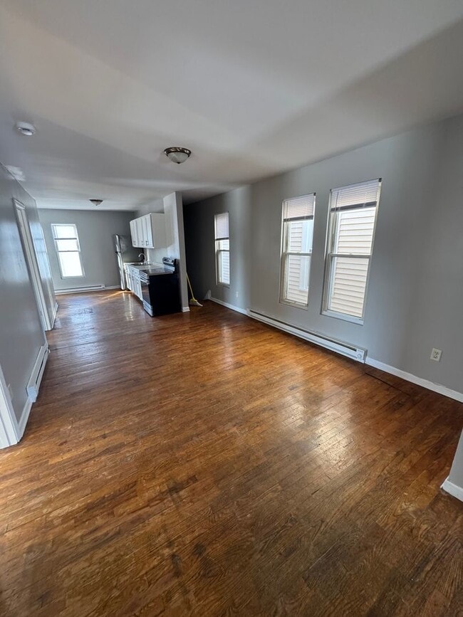 Building Photo - 305 S 4th St