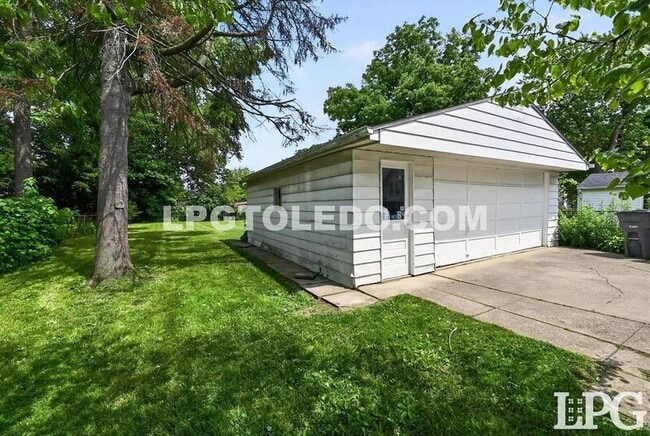 Building Photo - 3822 Lockwood Ave