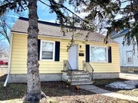 Building Photo - 916 12th Ave N