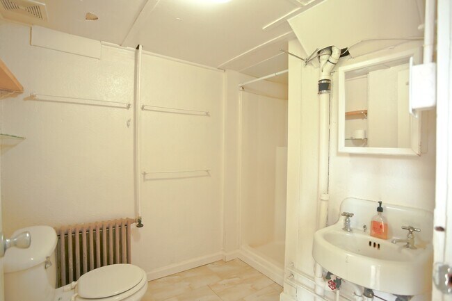Building Photo - 8br Single Family Home on 14th St NW  (MIN...