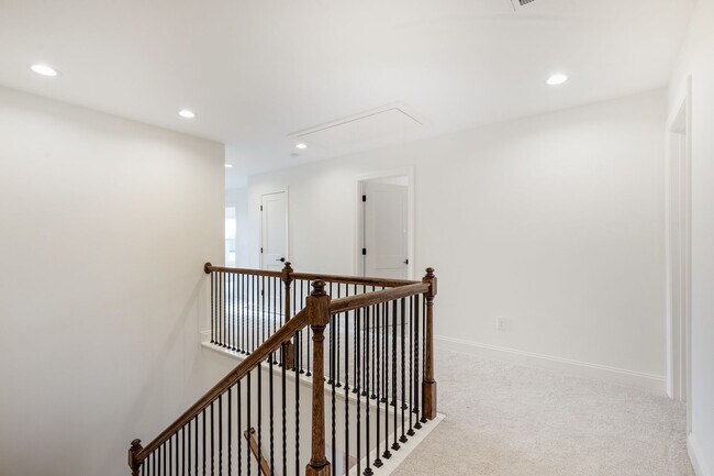 Building Photo - Maryville 37803 - 4 bedroom 3.5 bath - cal...