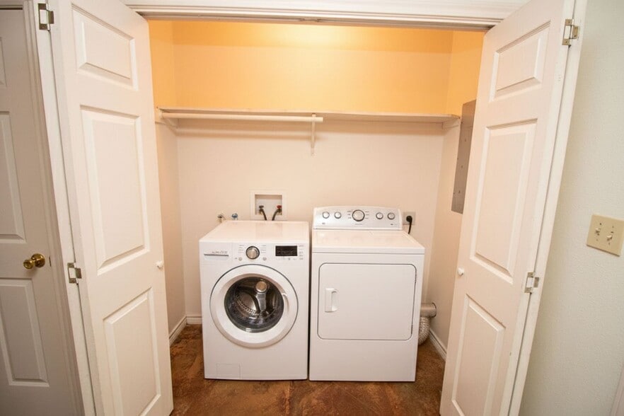 Building Photo - 114 Scofield Ave