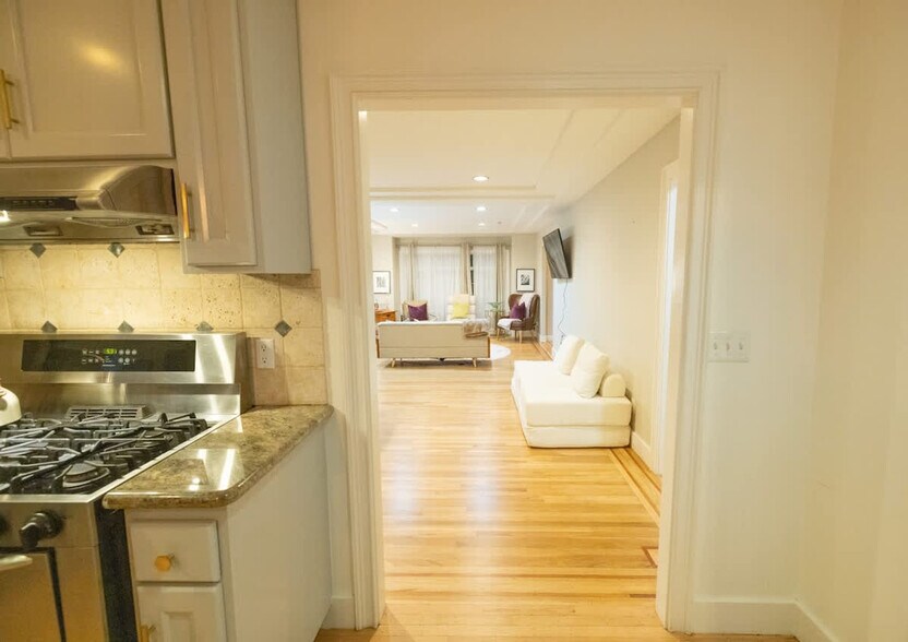 Building Photo - 3920 Ardley Ave